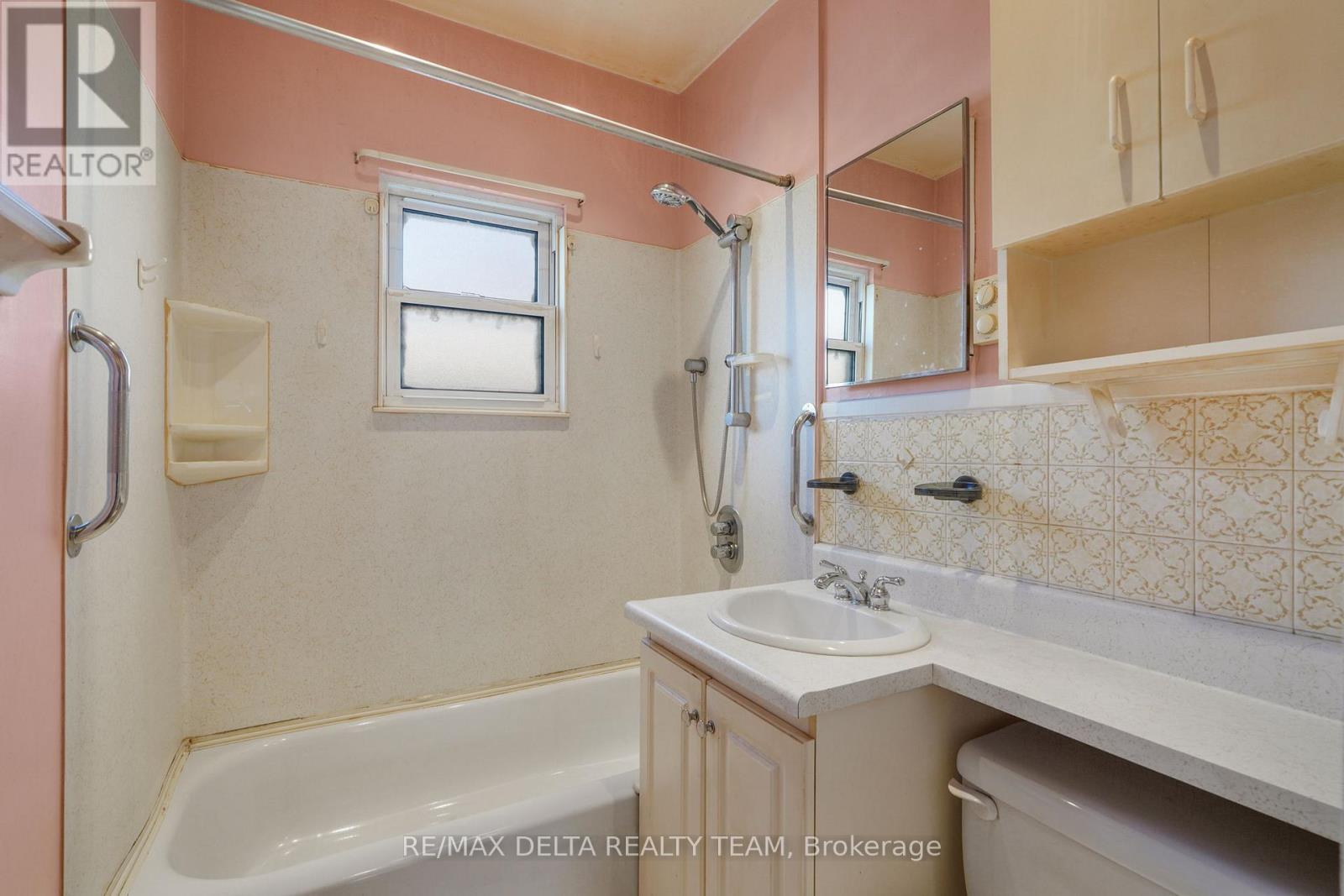 1242 VANCOUVER AVENUE - 10