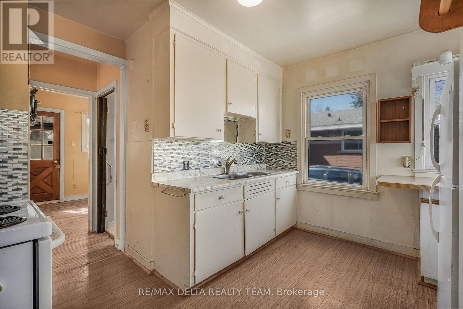 1242 VANCOUVER AVENUE - 11
