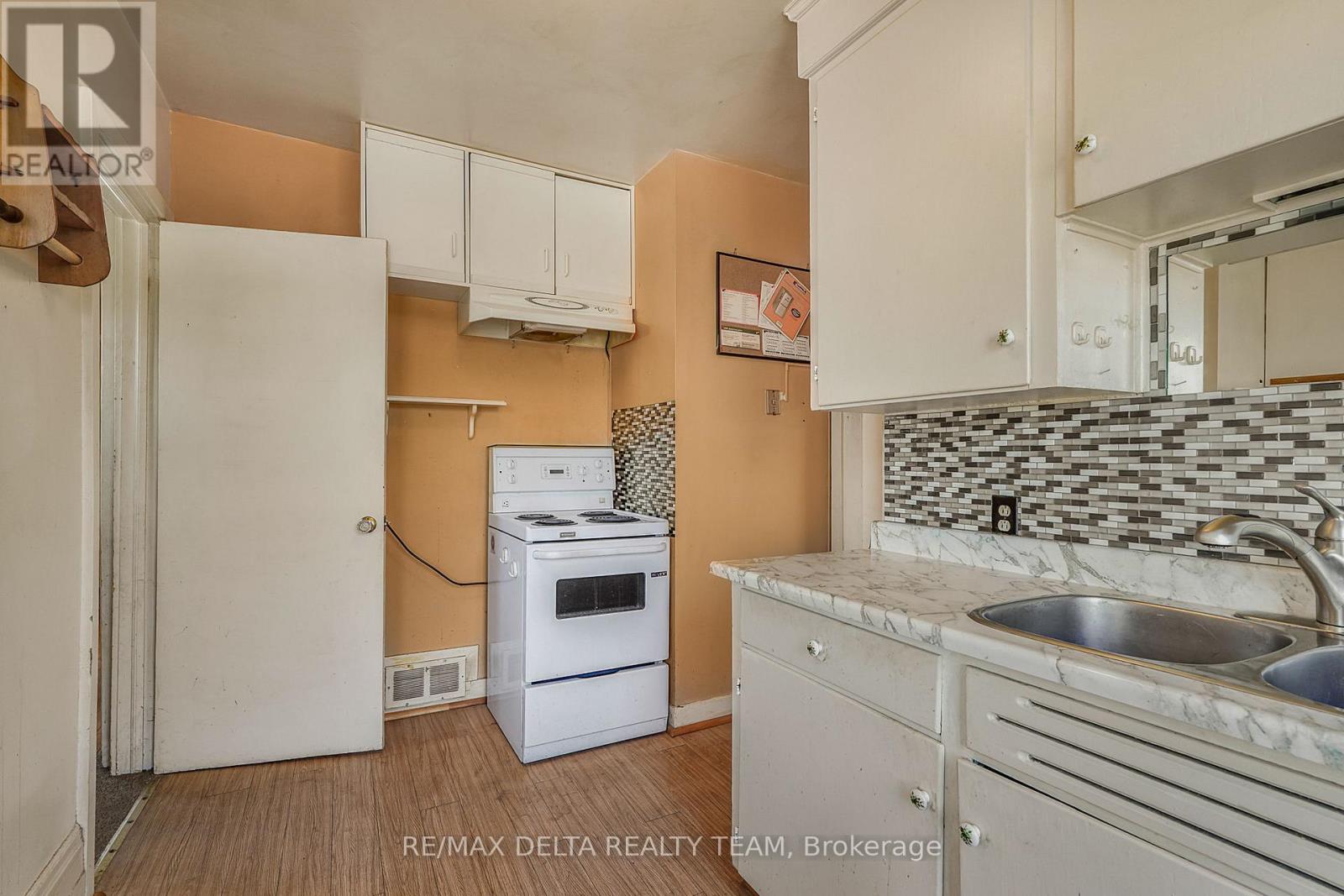 1242 VANCOUVER AVENUE - 13