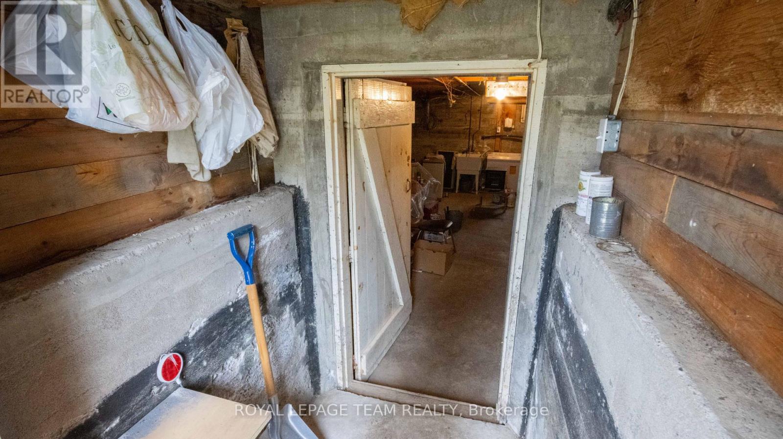 963 WILNO SOUTH ROAD S - 35
