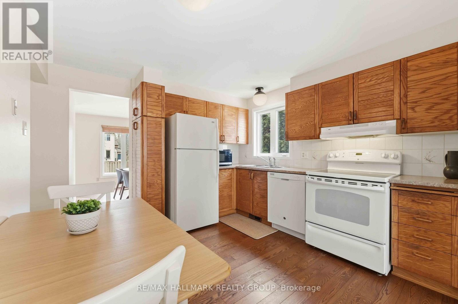 6033 MEADOWGLEN DRIVE - 10