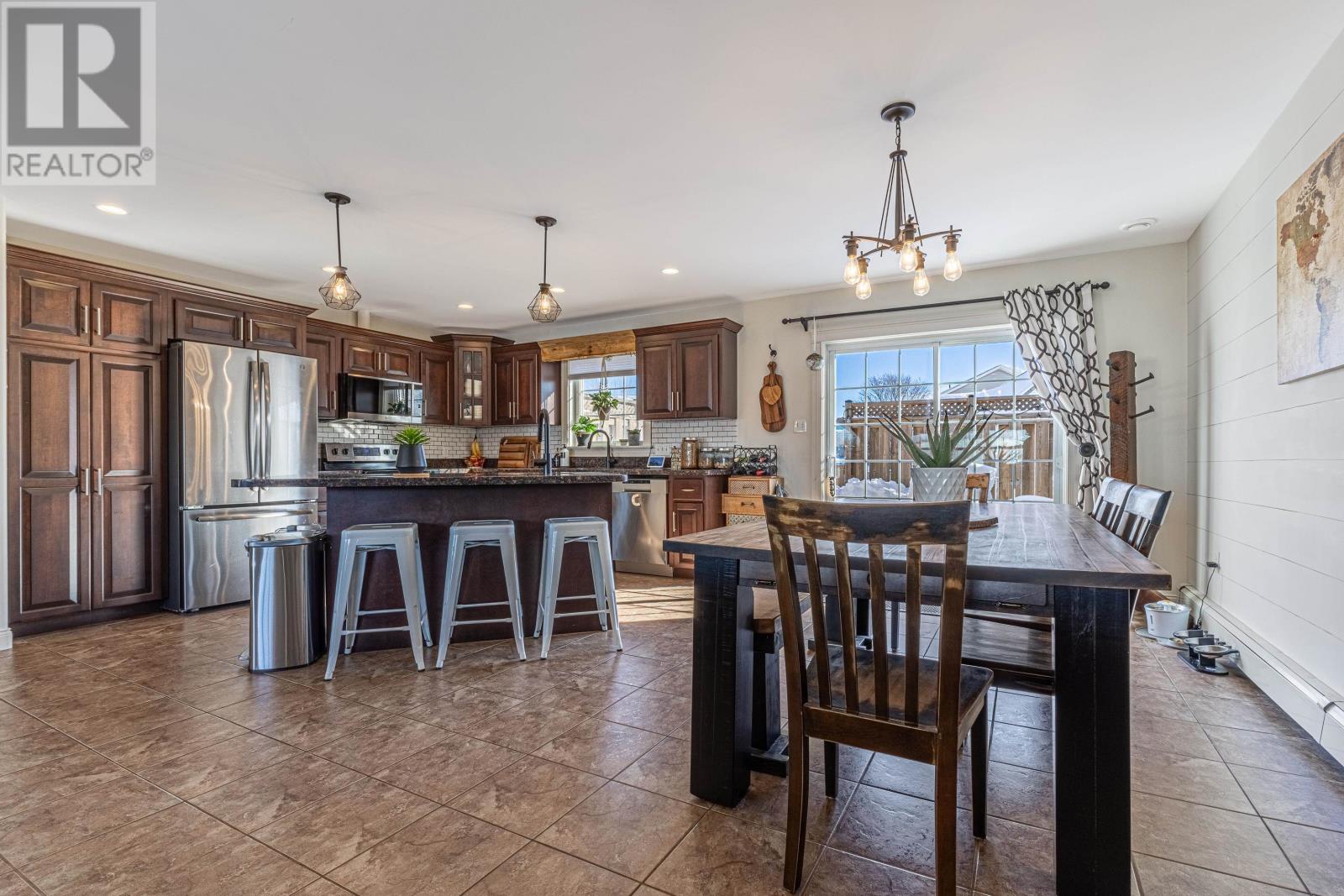142 ESSEX Crescent - 14