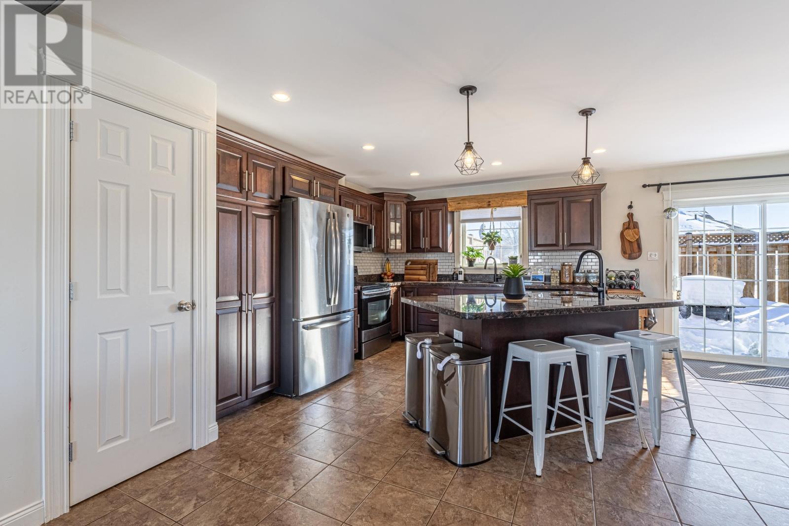 142 ESSEX Crescent - 12