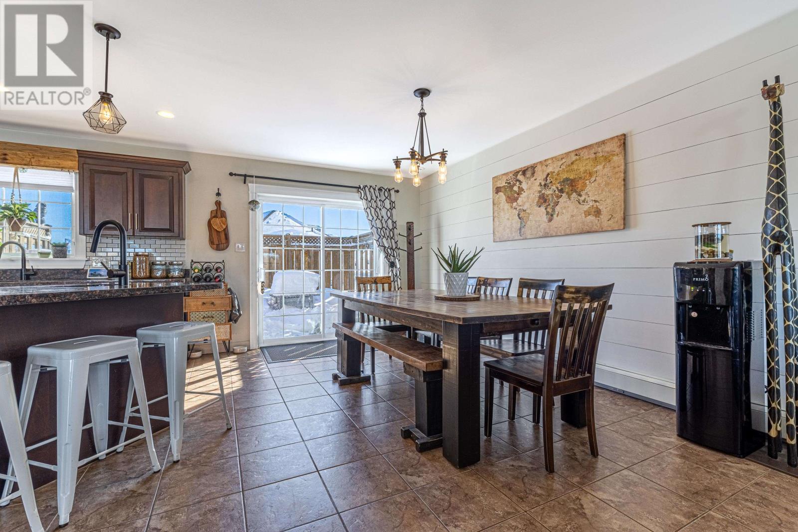 142 ESSEX Crescent - 13