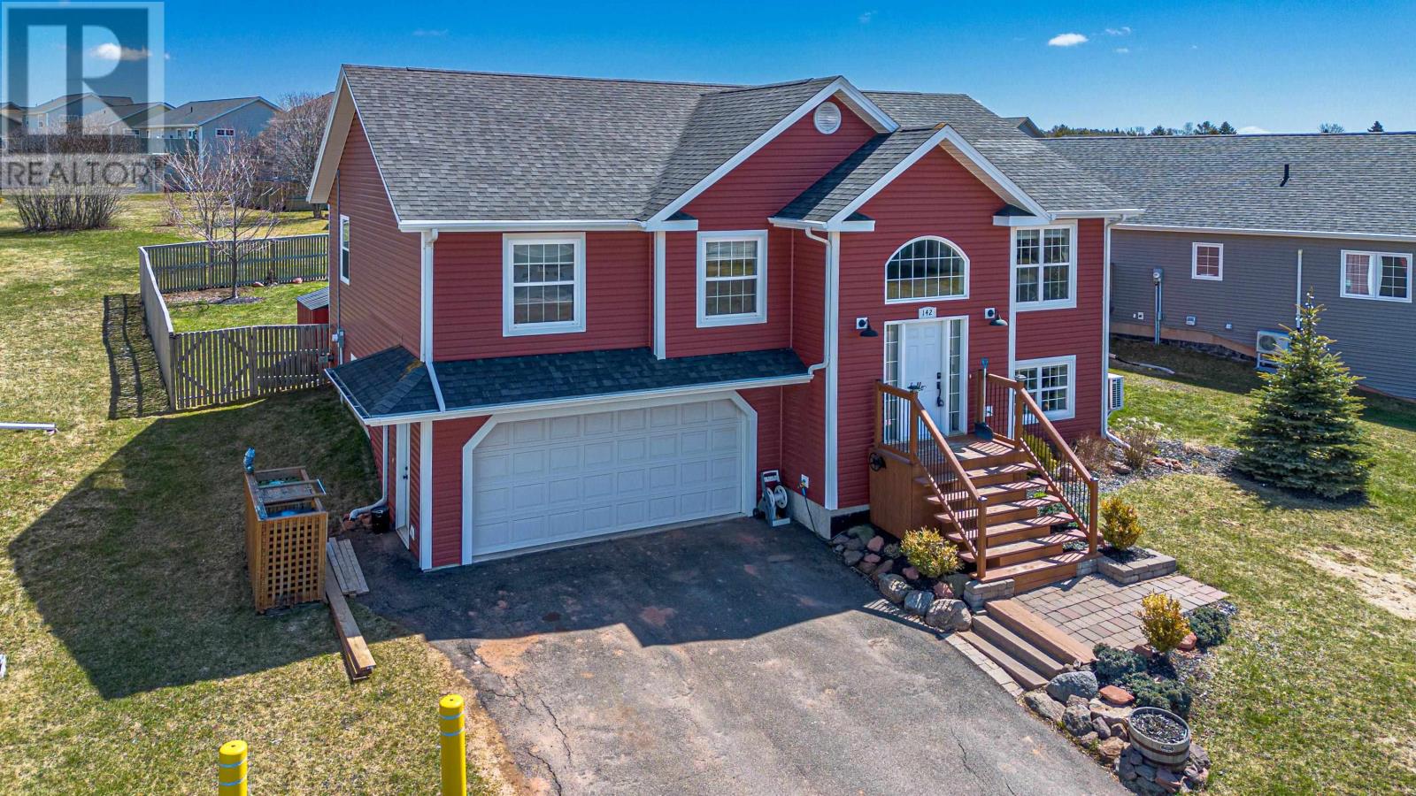 142 ESSEX Crescent - 3