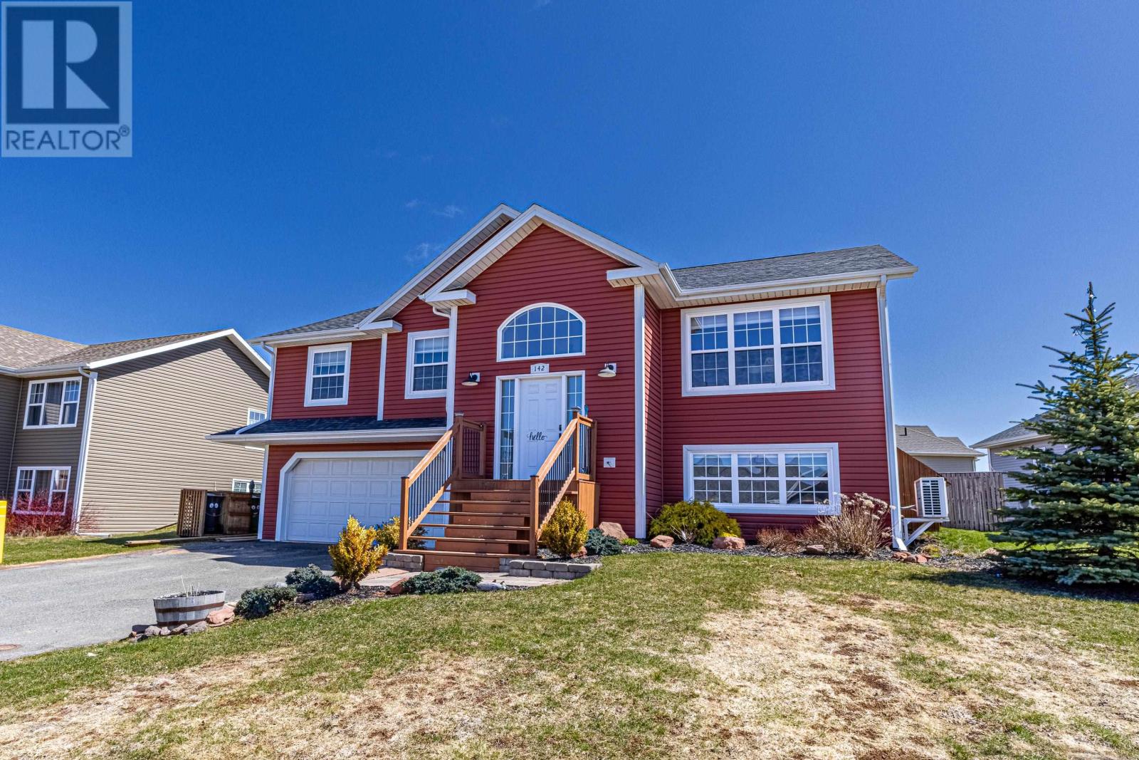 142 ESSEX Crescent - 4