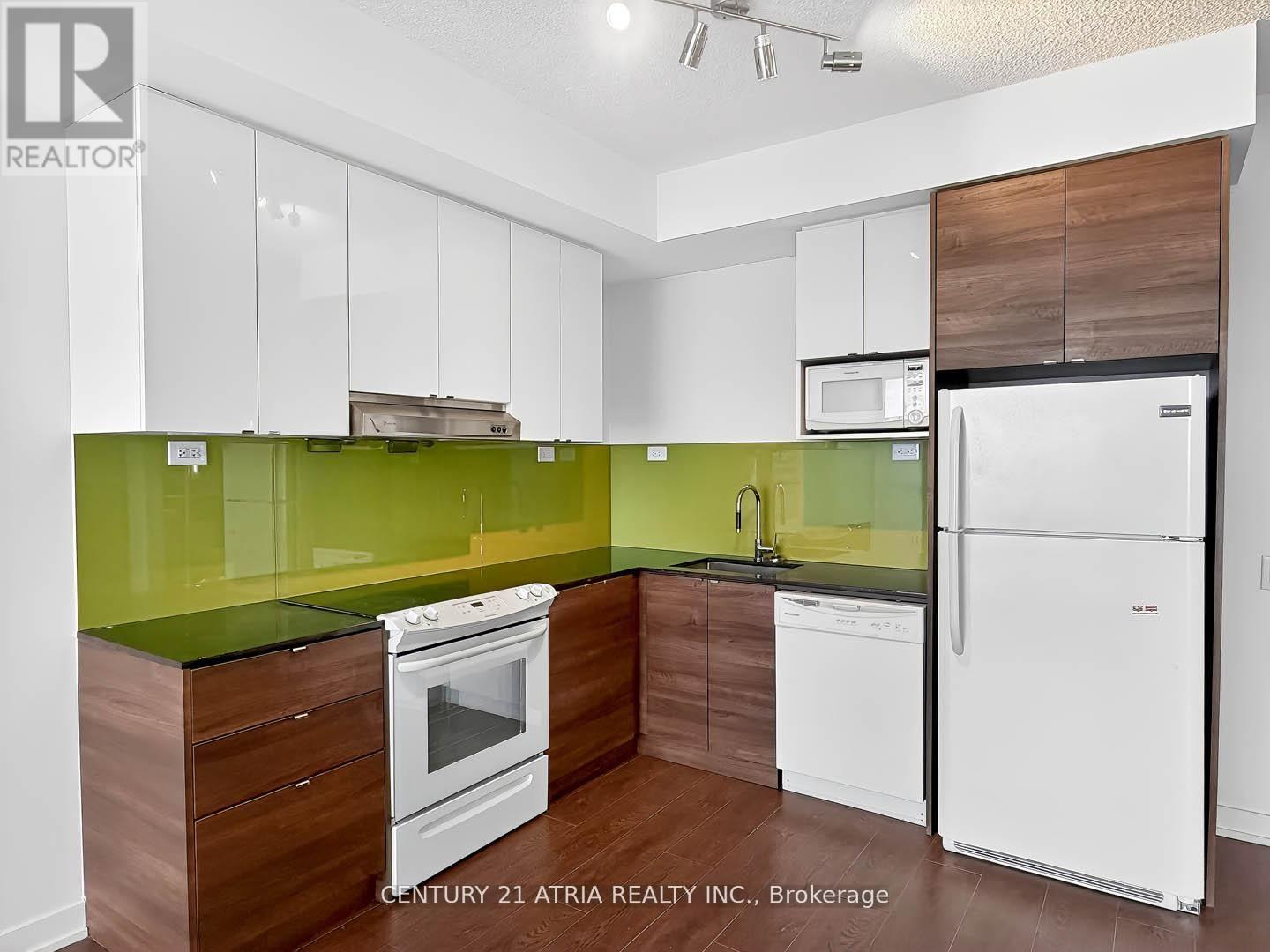 #2703 121 MCMAHON DRIVE - 10