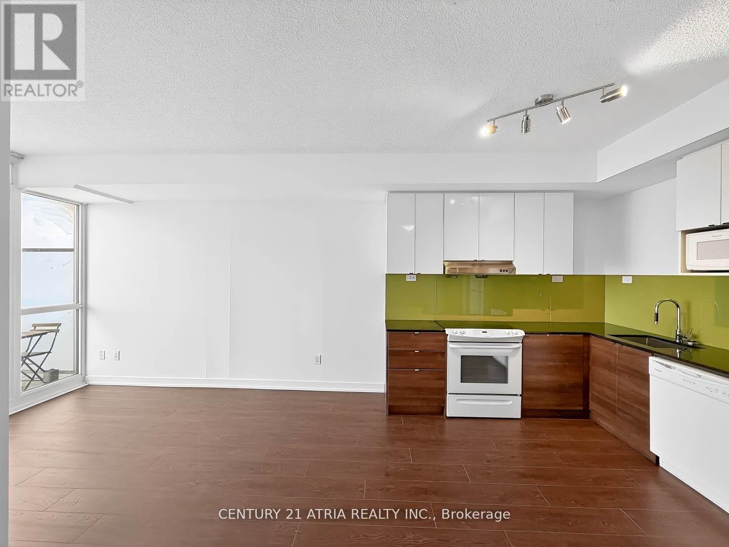 #2703 121 MCMAHON DRIVE - 11