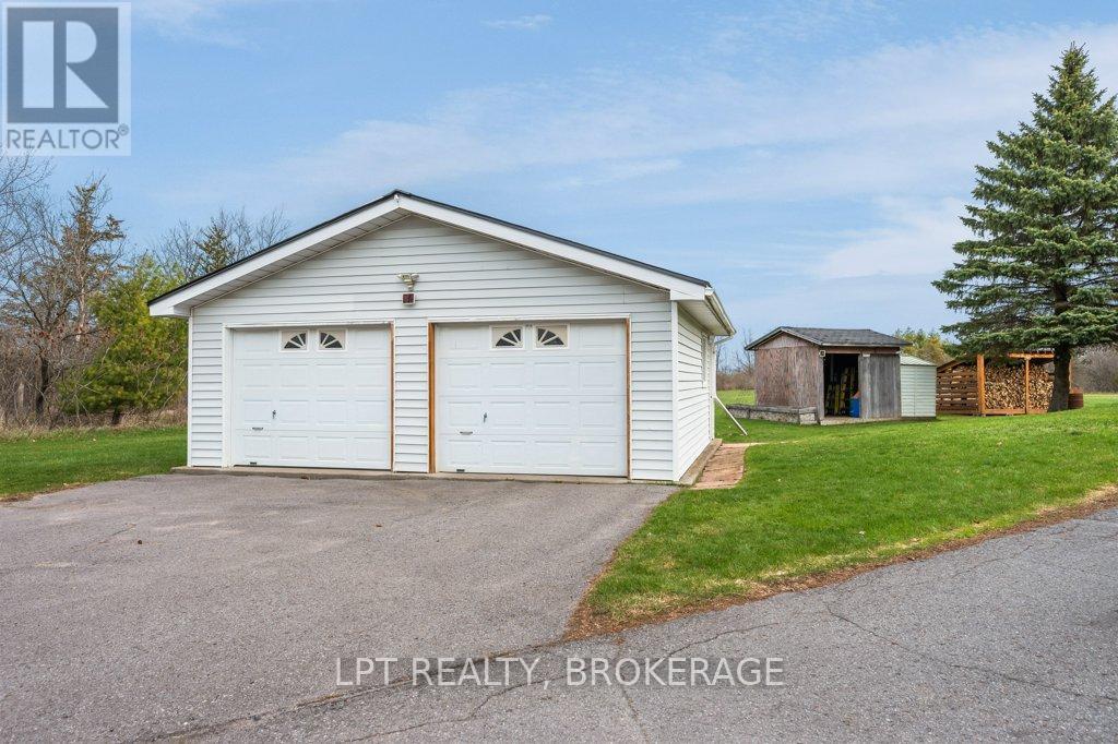 detached 2 car garage