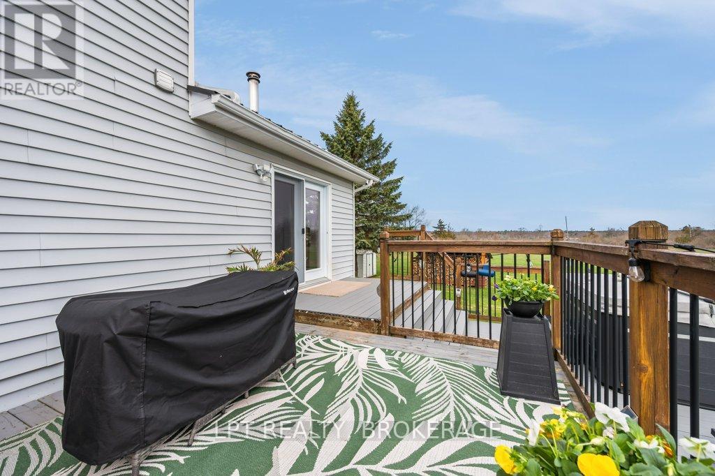 expansive decking