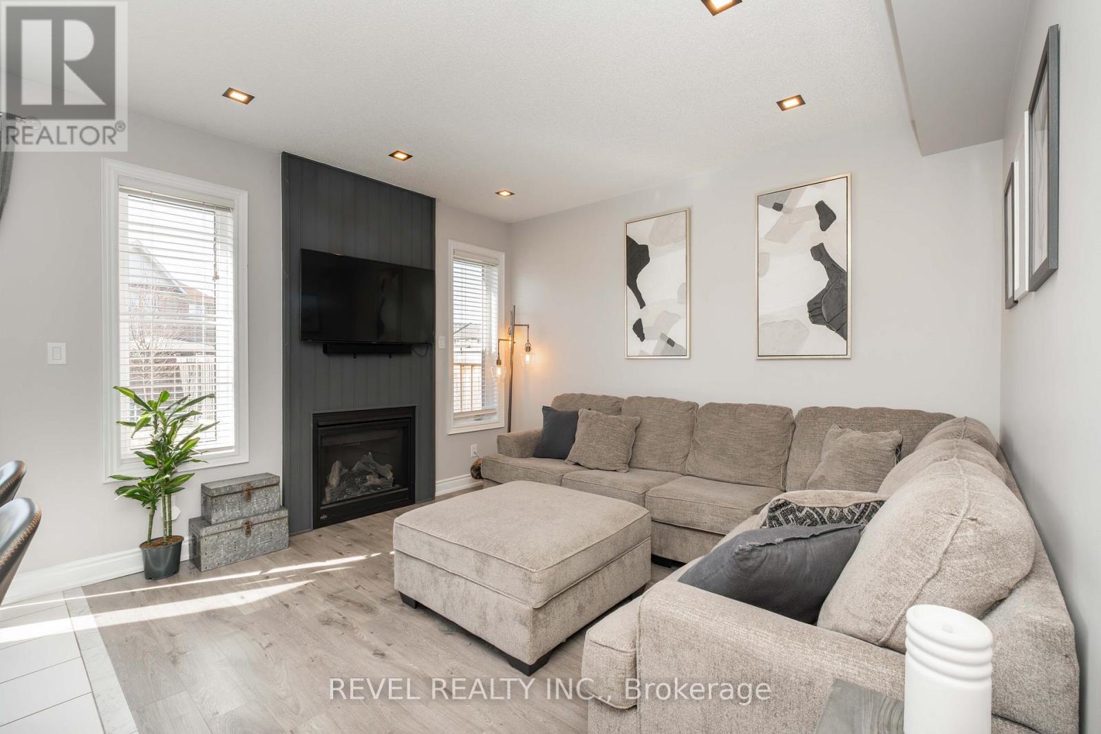 18 JACKSON DRIVE - 4