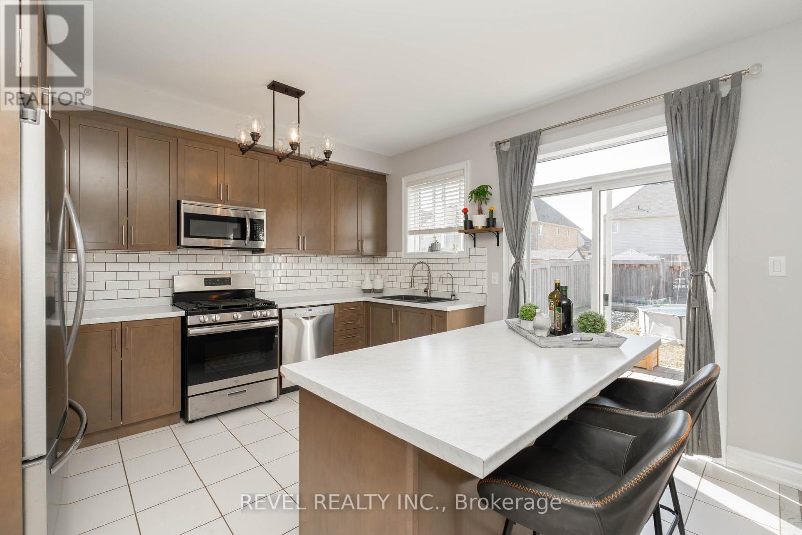 18 JACKSON DRIVE - 7