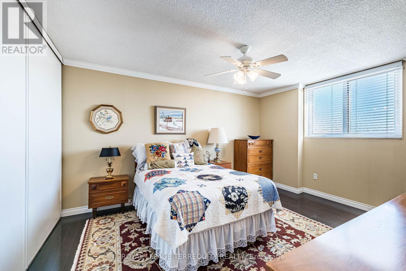 #1907 812 BURNHAMTHORPE ROAD - 18