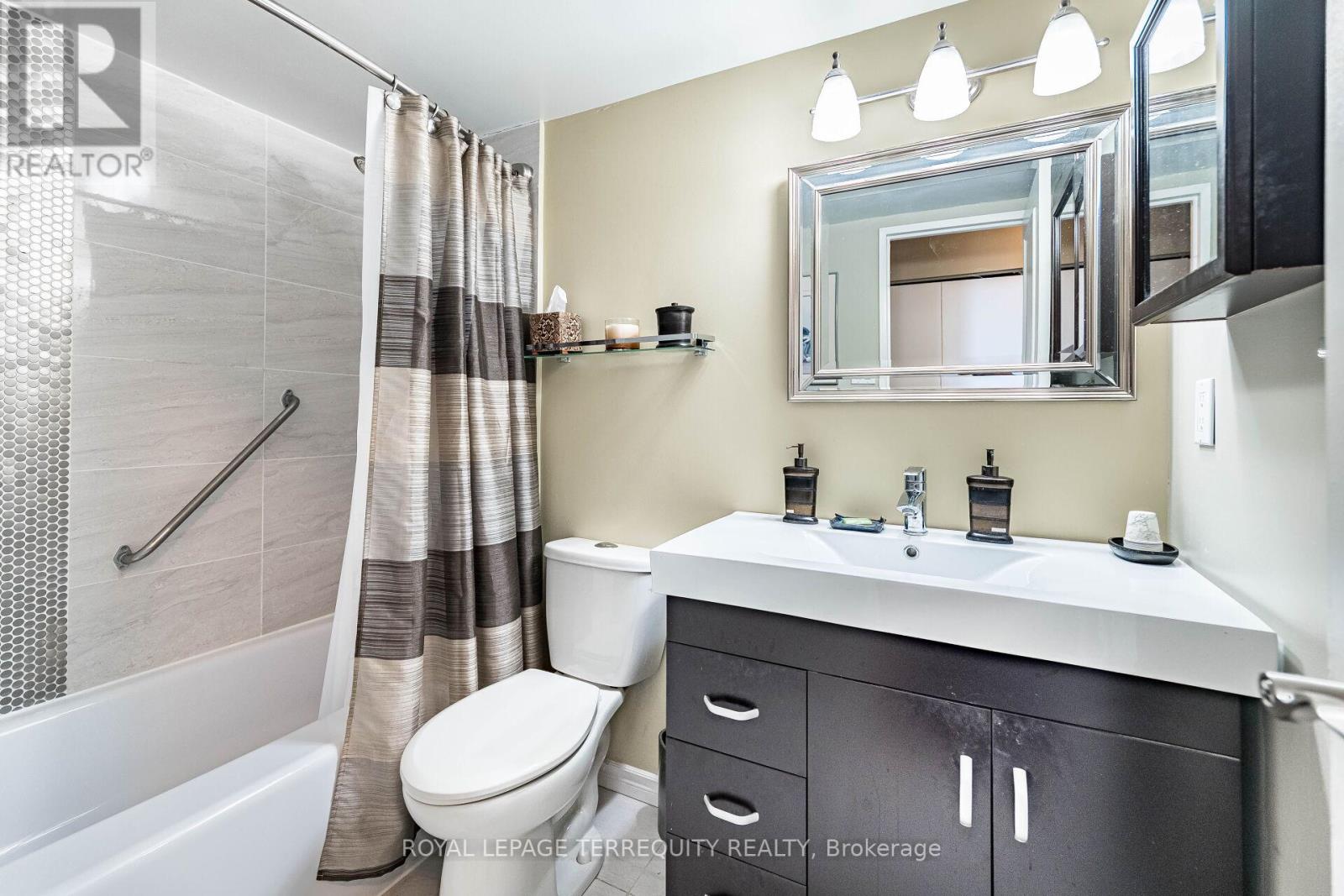 #1907 812 BURNHAMTHORPE ROAD - 20