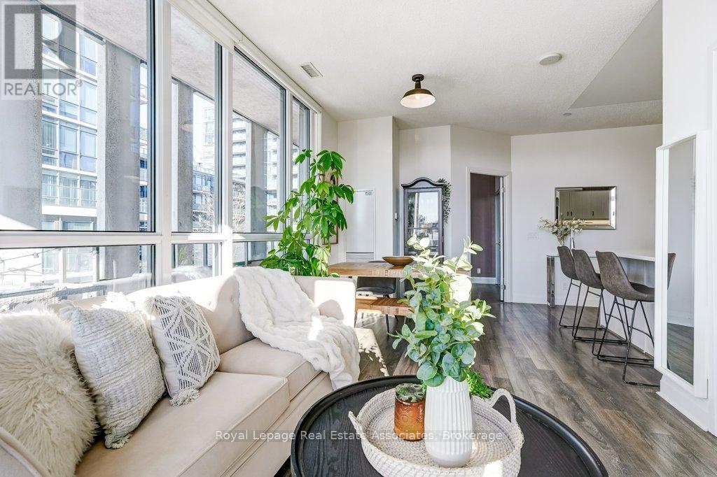 #209 15 ZORRA STREET - 13