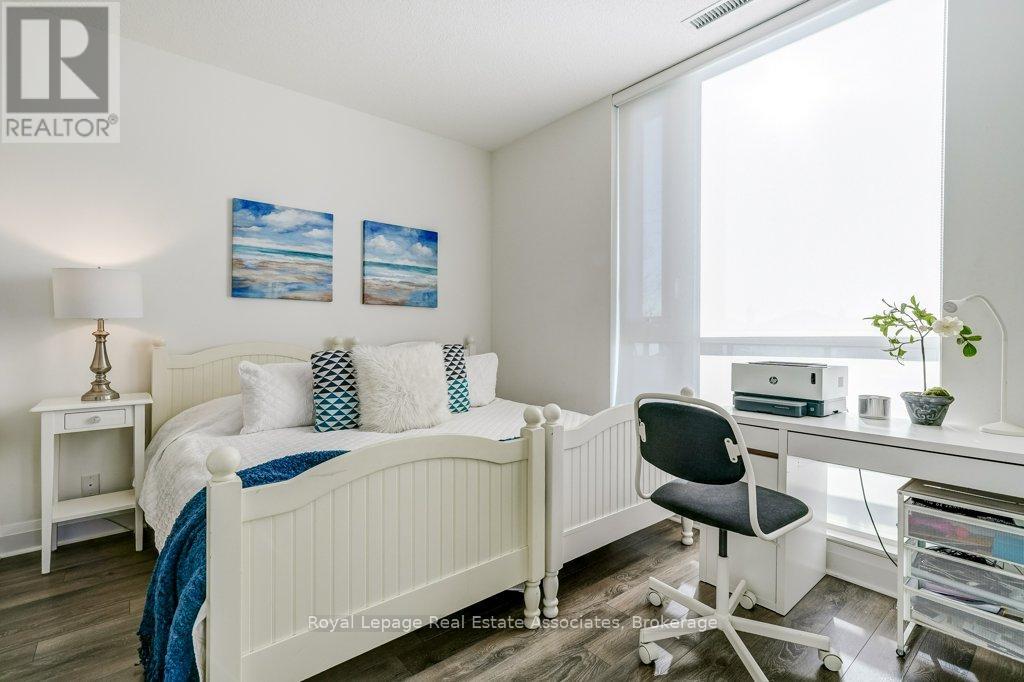 #209 15 ZORRA STREET - 15