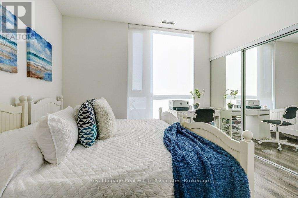 #209 15 ZORRA STREET - 16