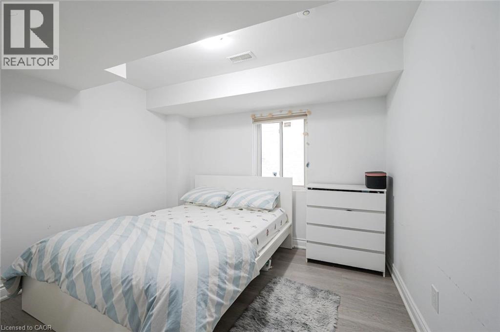 10 SPORTSMAN HILL Street, Kitchener, Ontario, N2P0J2 — Photo 5