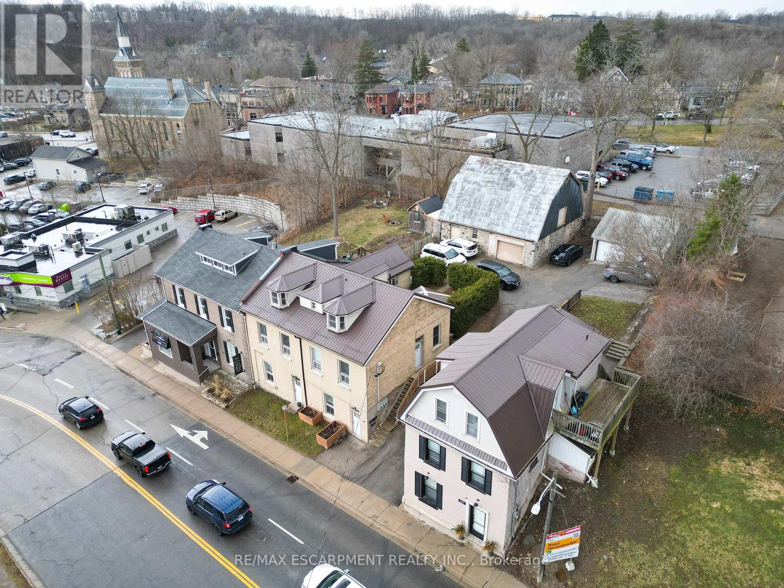 142 GRAND RIVER STREET N - 1