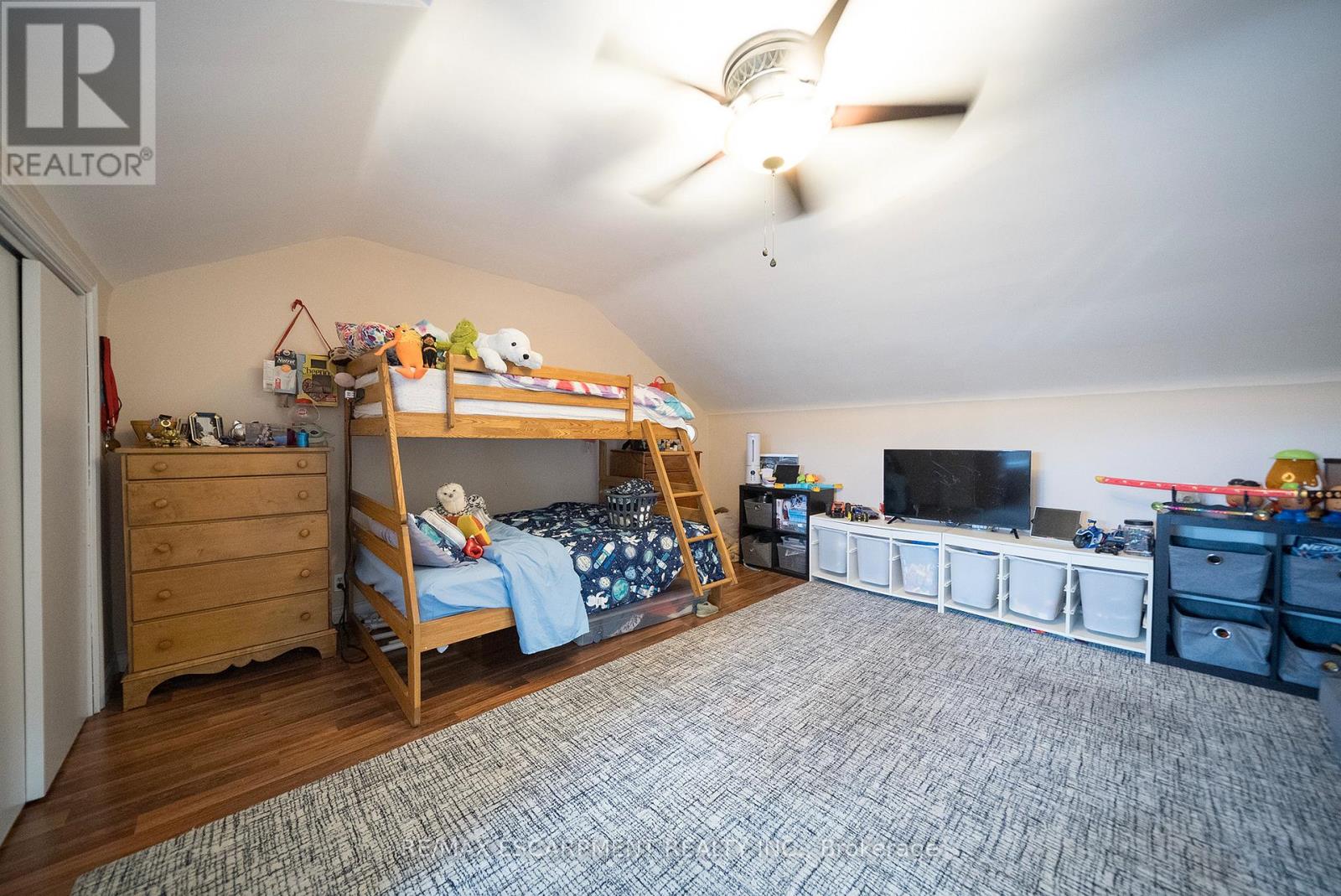 142 GRAND RIVER STREET N - 10