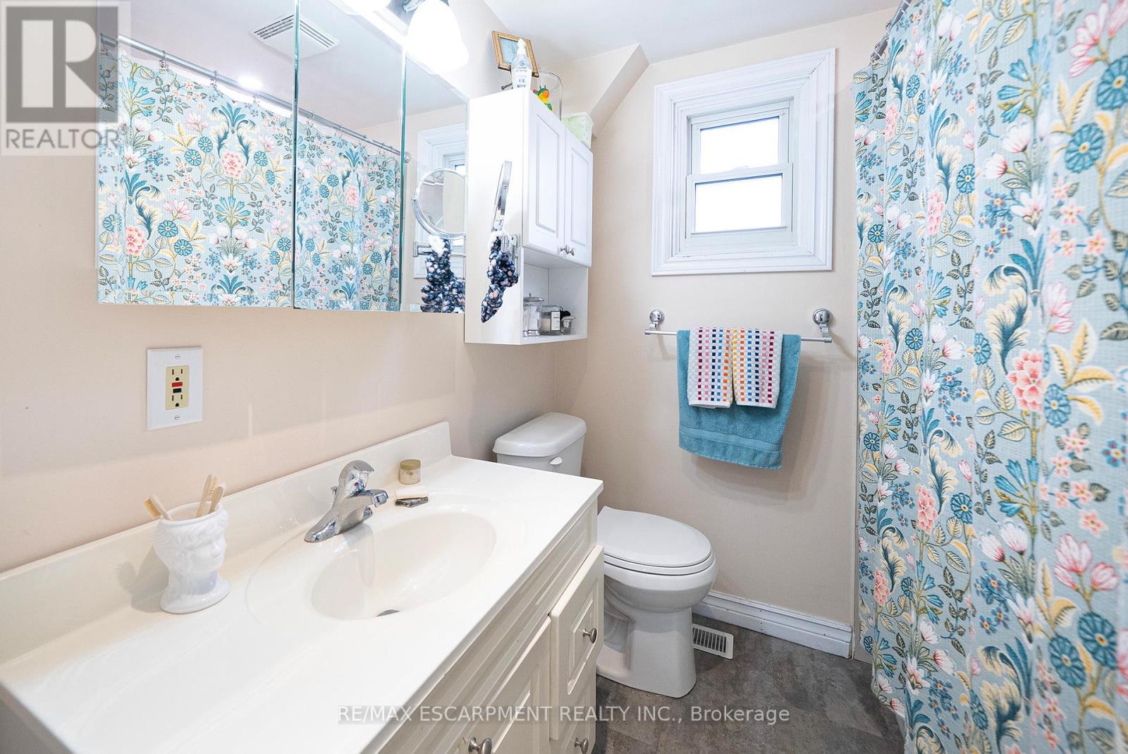142 GRAND RIVER STREET N - 12
