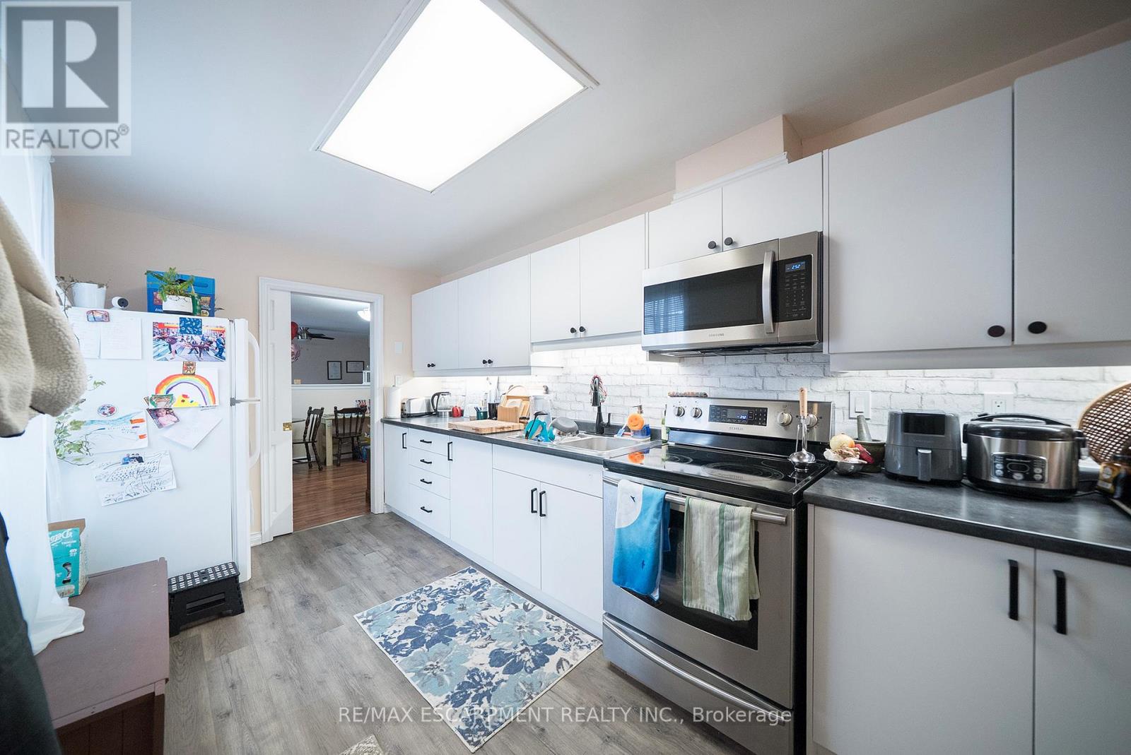 142 GRAND RIVER STREET N - 23