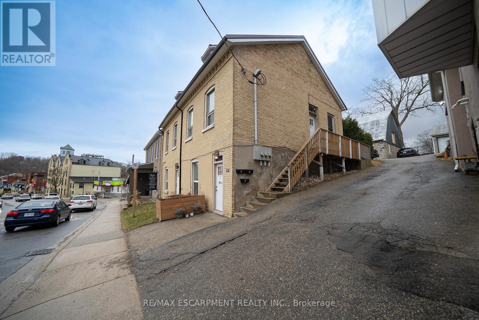 142 GRAND RIVER STREET N - 4
