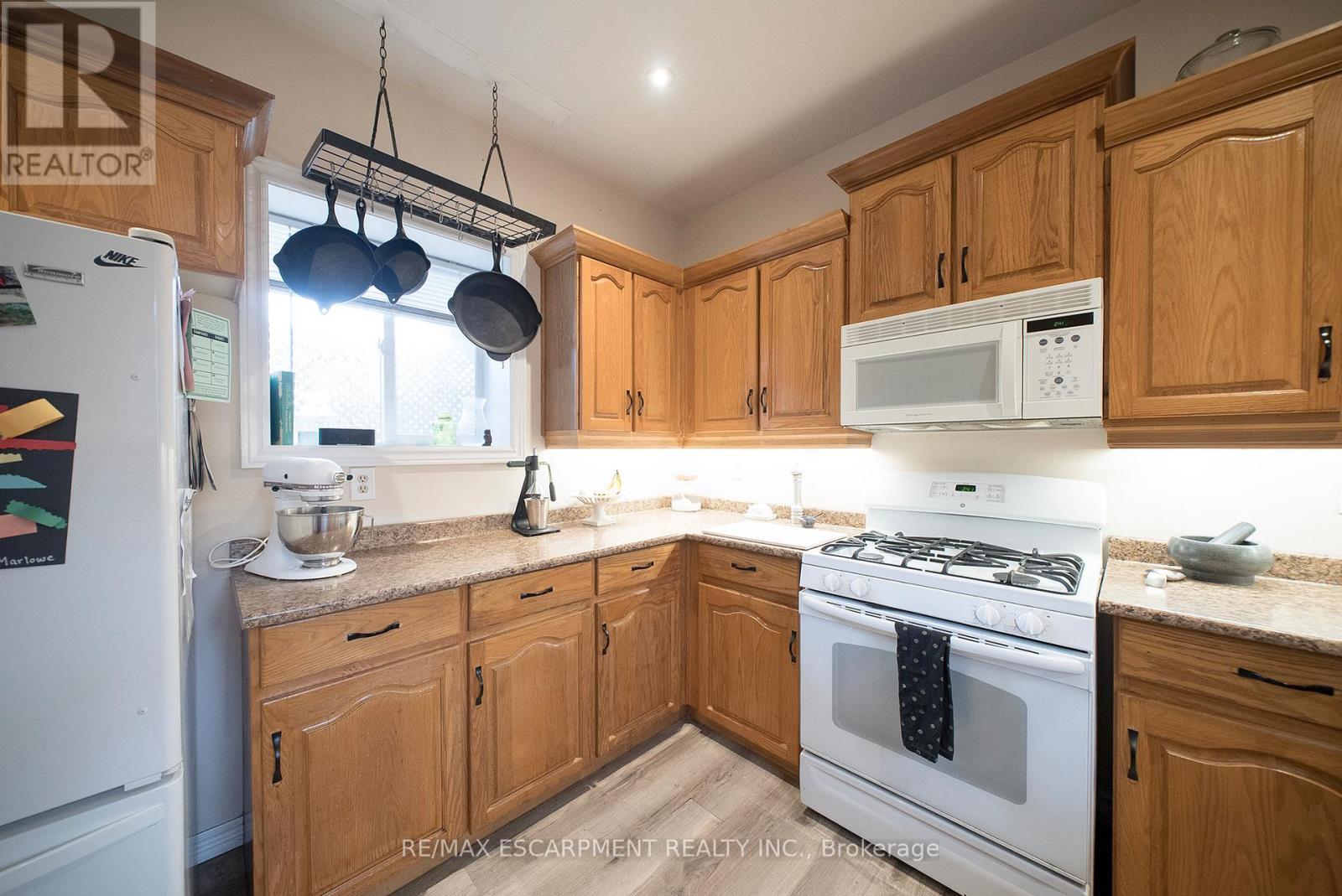 142 GRAND RIVER STREET N - 6