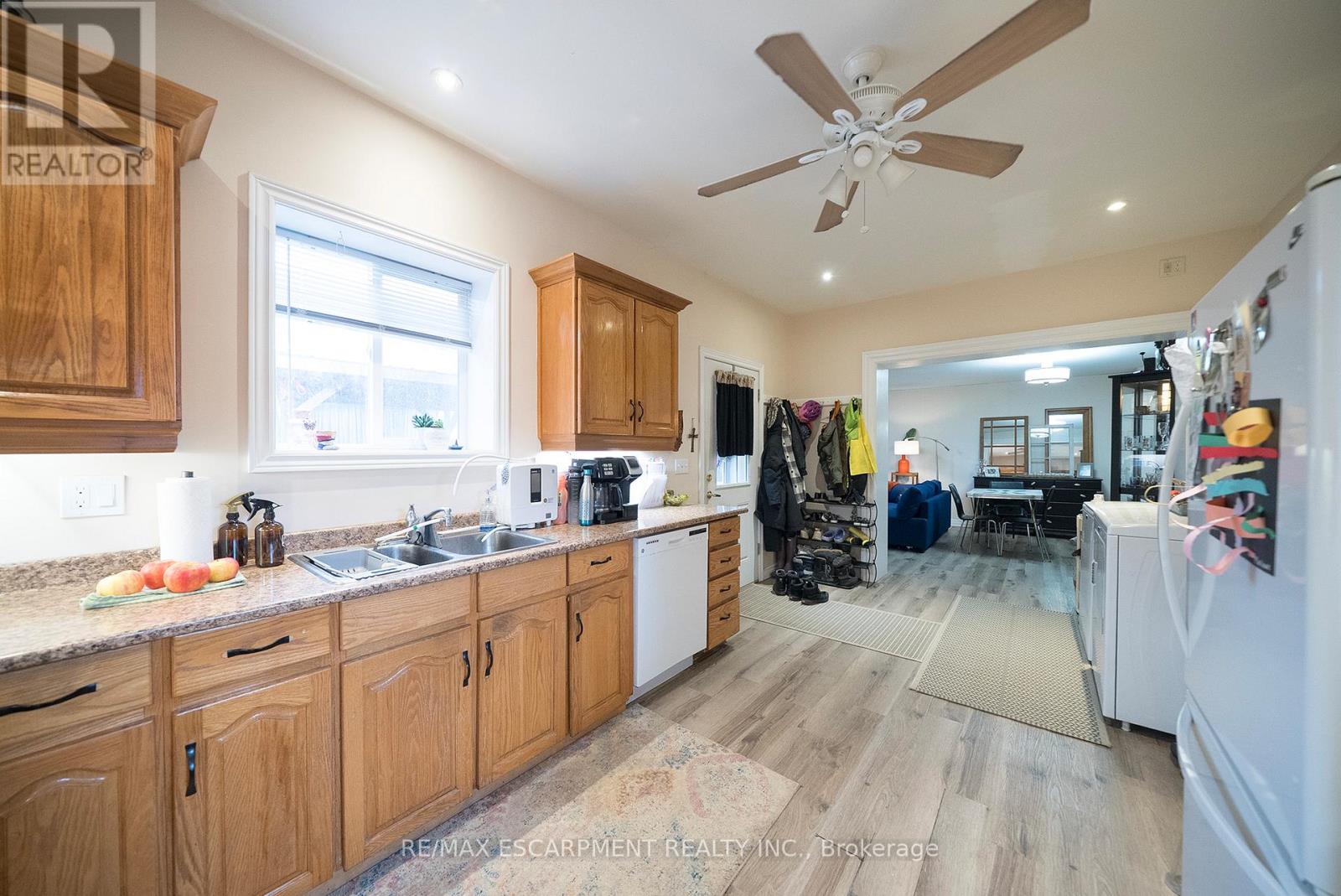142 GRAND RIVER STREET N - 7