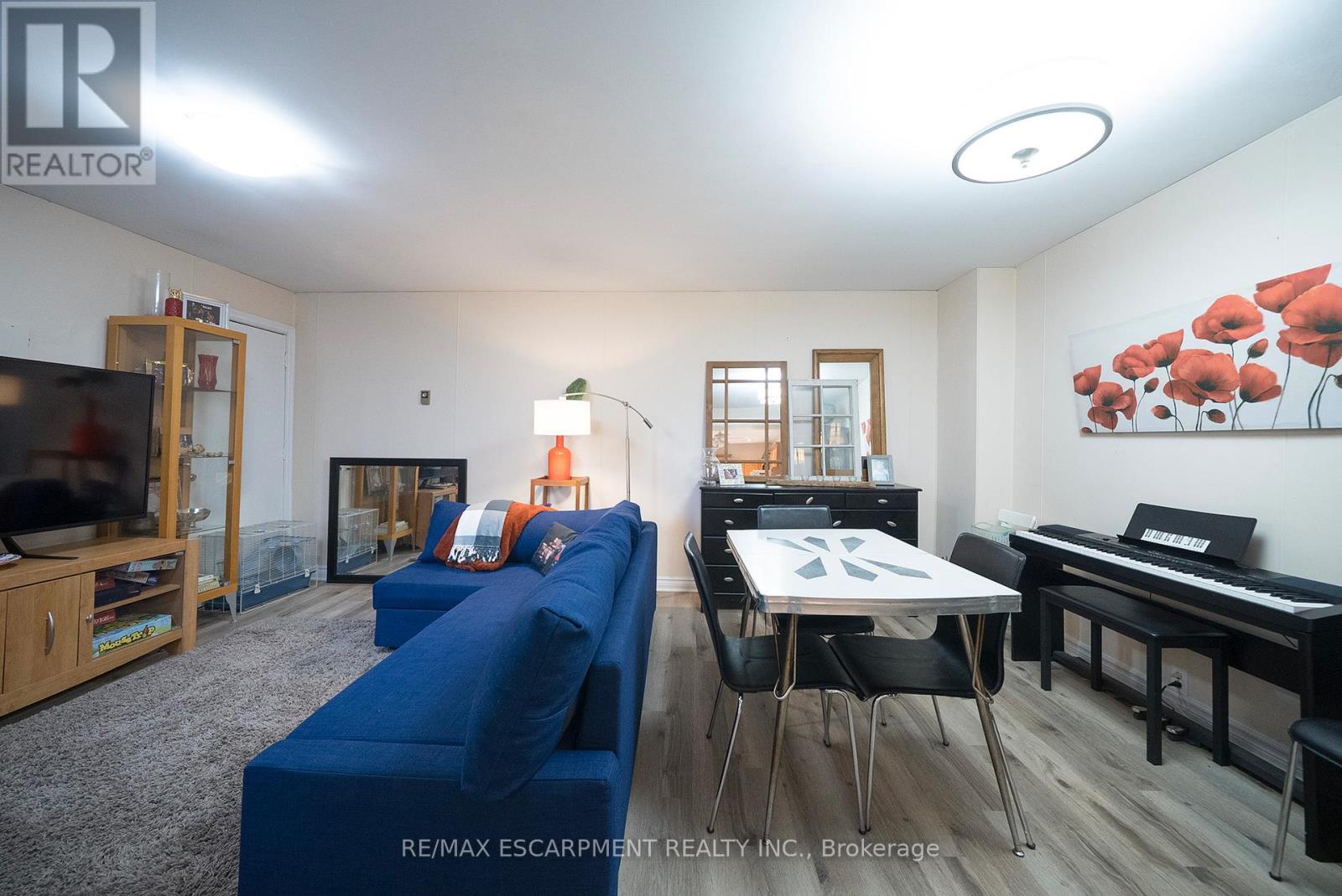 142 GRAND RIVER STREET N - 8