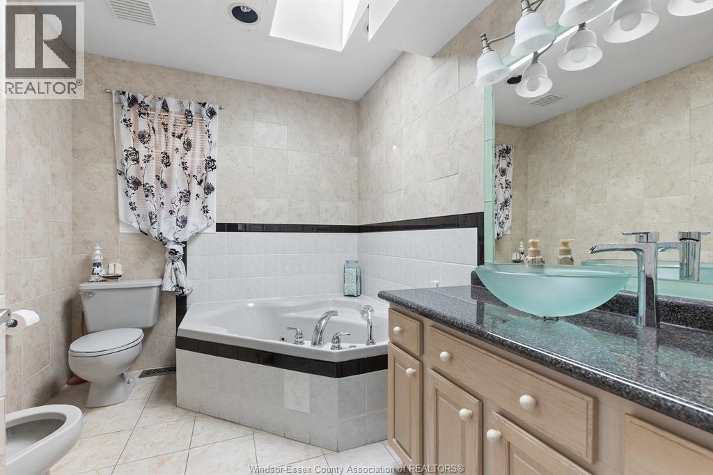 330 REAUME ROAD — photo 12