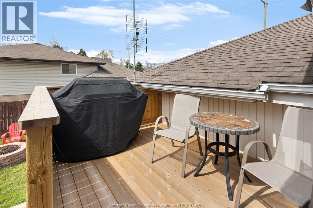 330 REAUME ROAD — photo 32