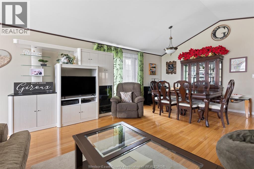 330 REAUME ROAD — photo 8