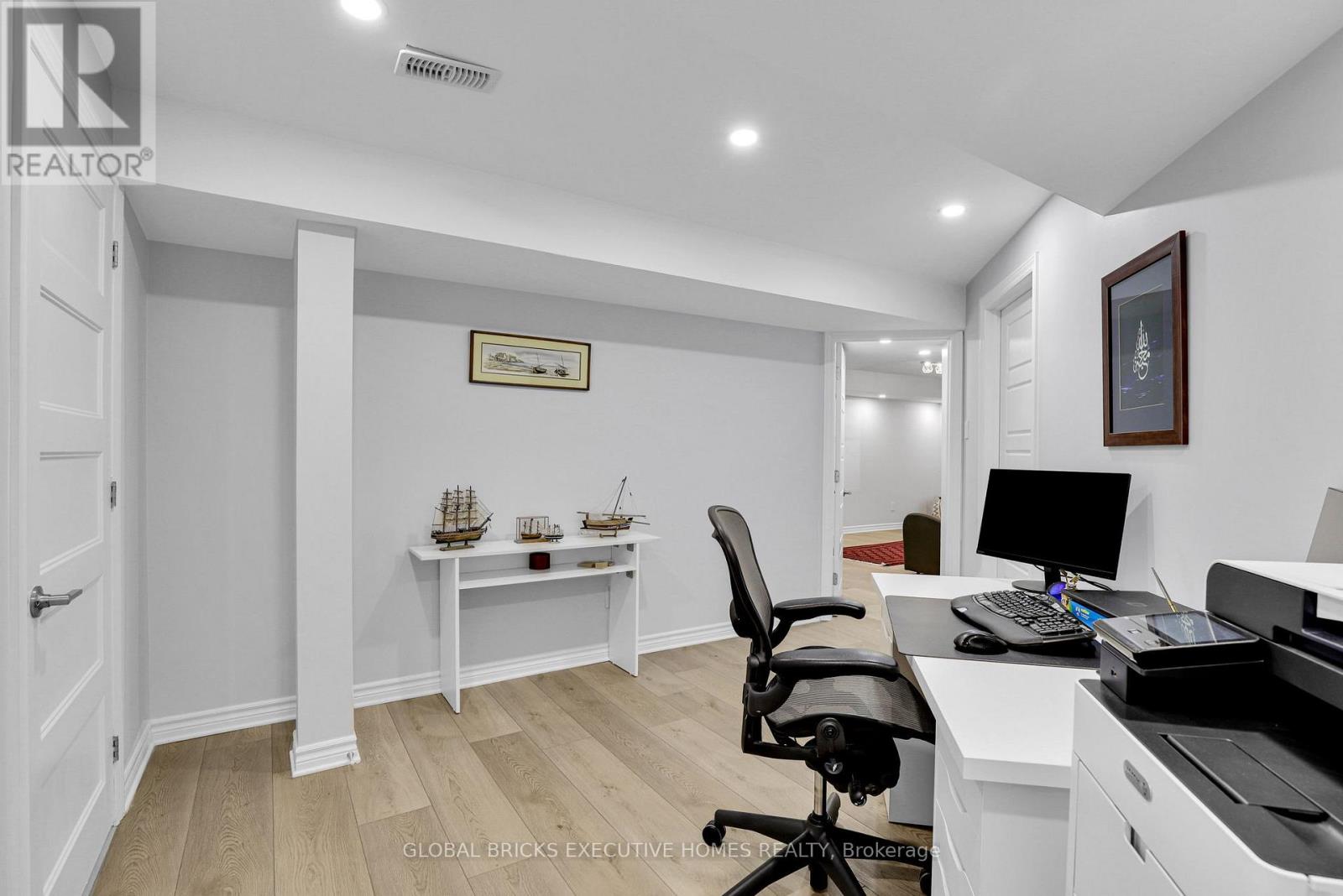 52 DES BENEVOLES STREET — photo 20