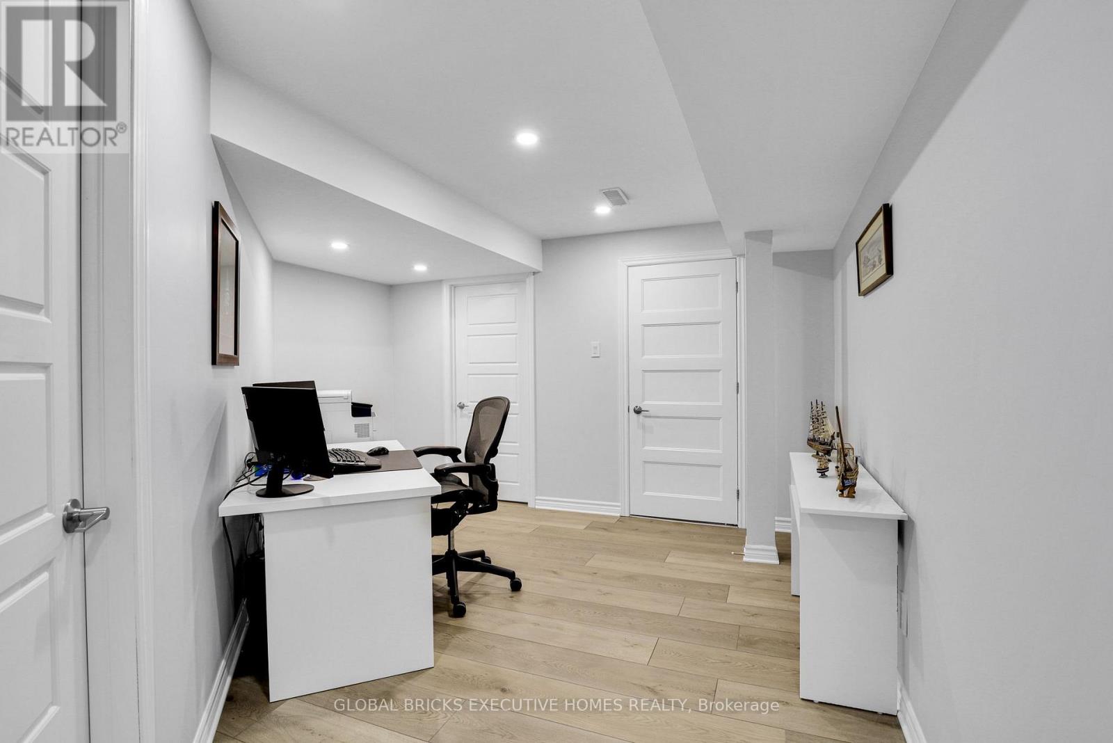 52 DES BENEVOLES STREET — photo 21