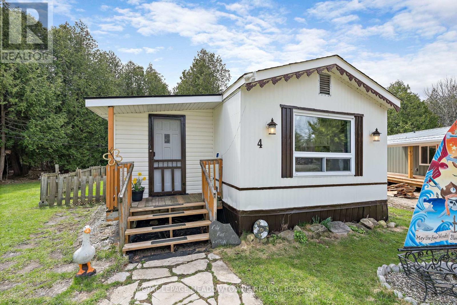4 LAUREL LANE - 1