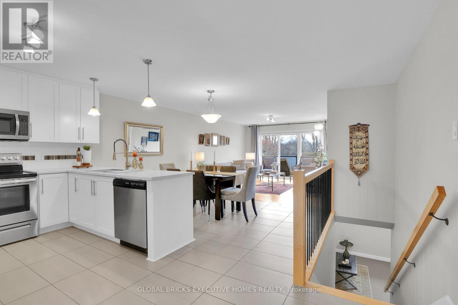 52 DES BENEVOLES STREET - photo 4