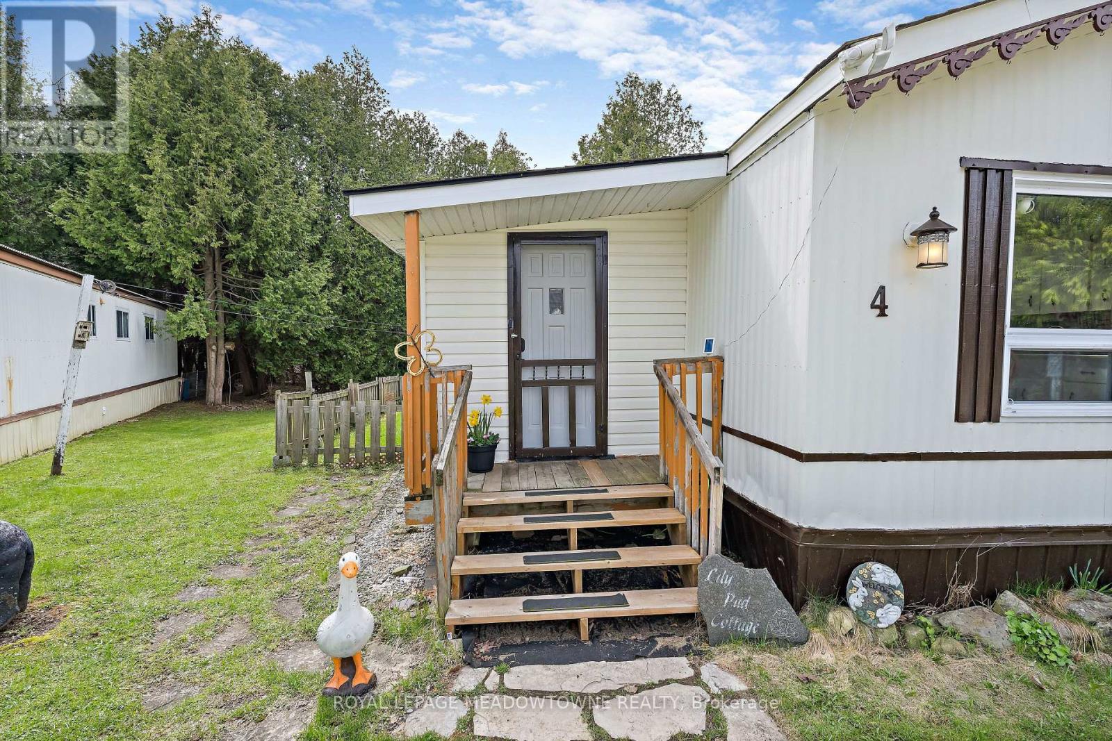 4 LAUREL LANE - 4