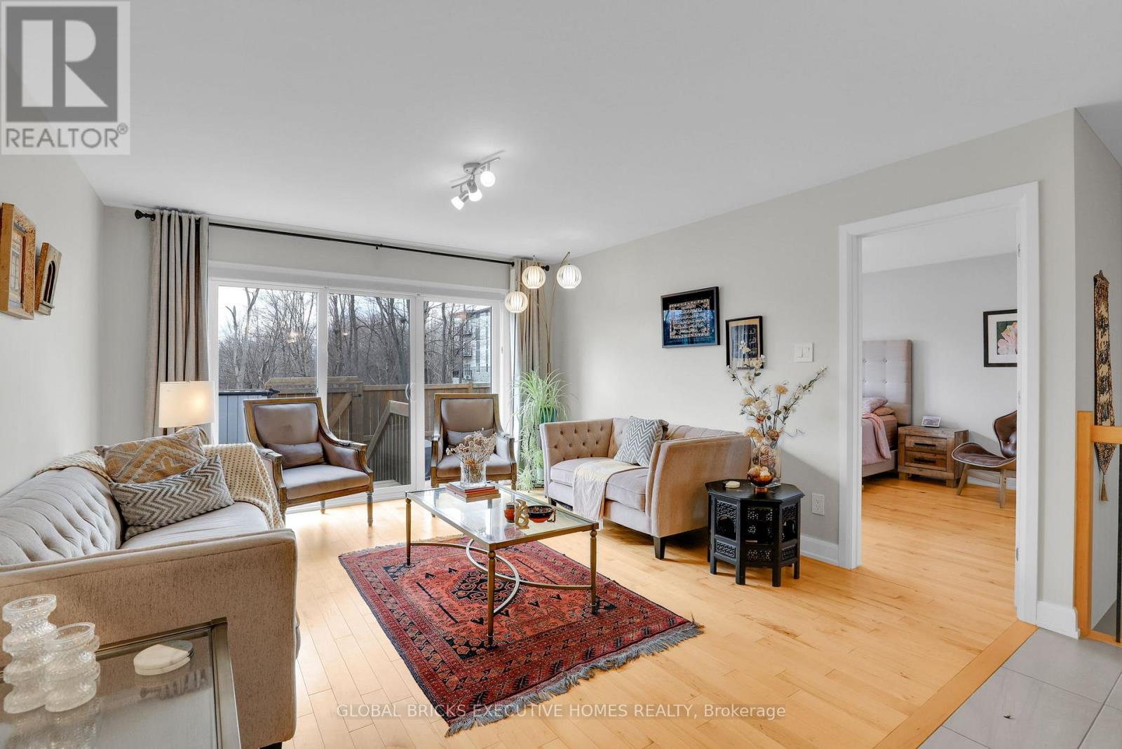 52 DES BENEVOLES STREET — photo 8