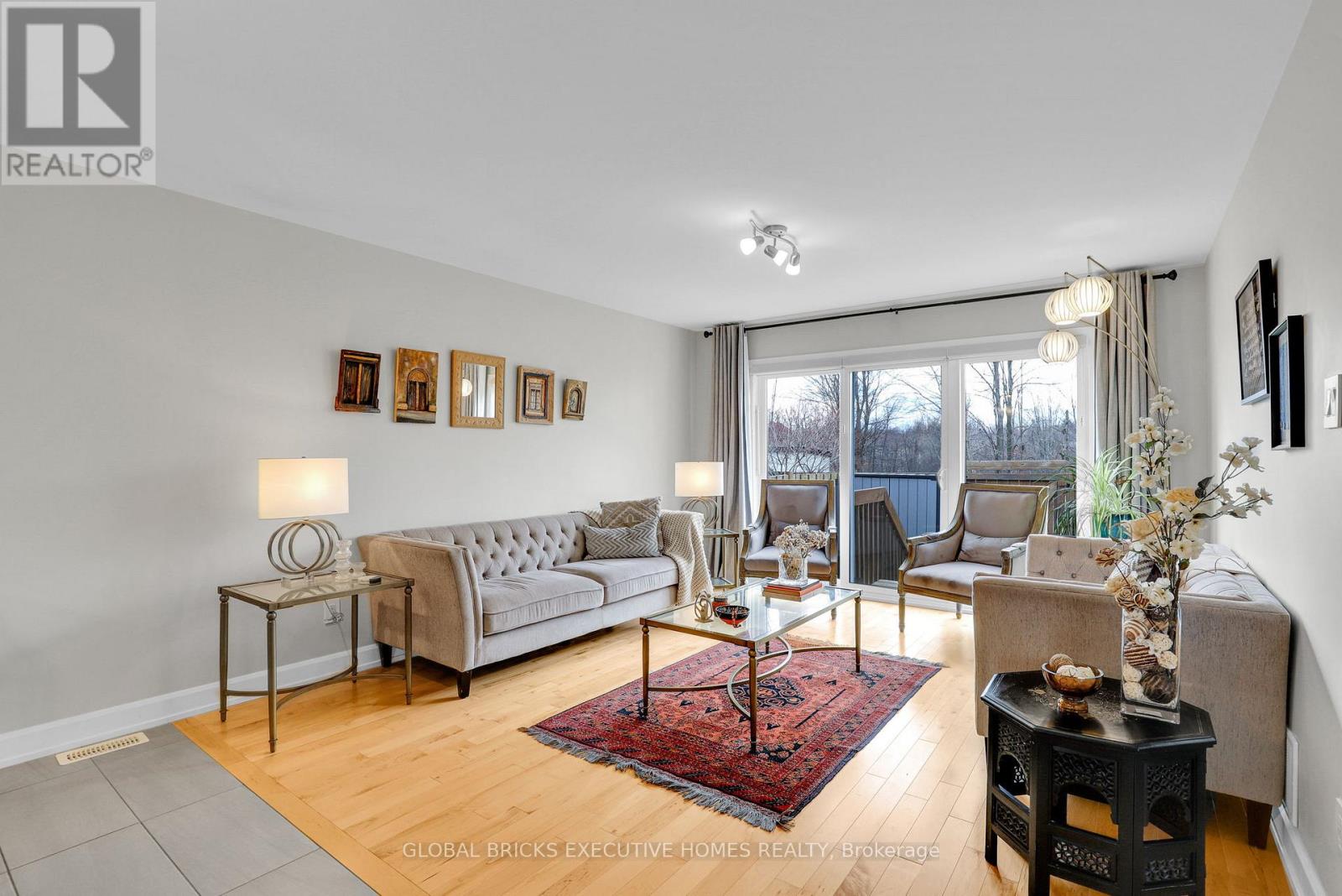 52 DES BENEVOLES STREET — photo 9