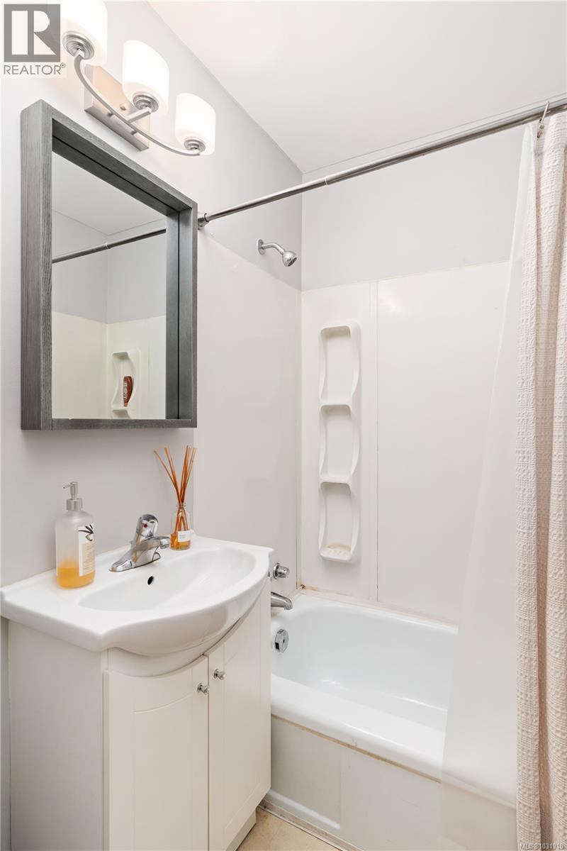  545 Tait Street, Saanich