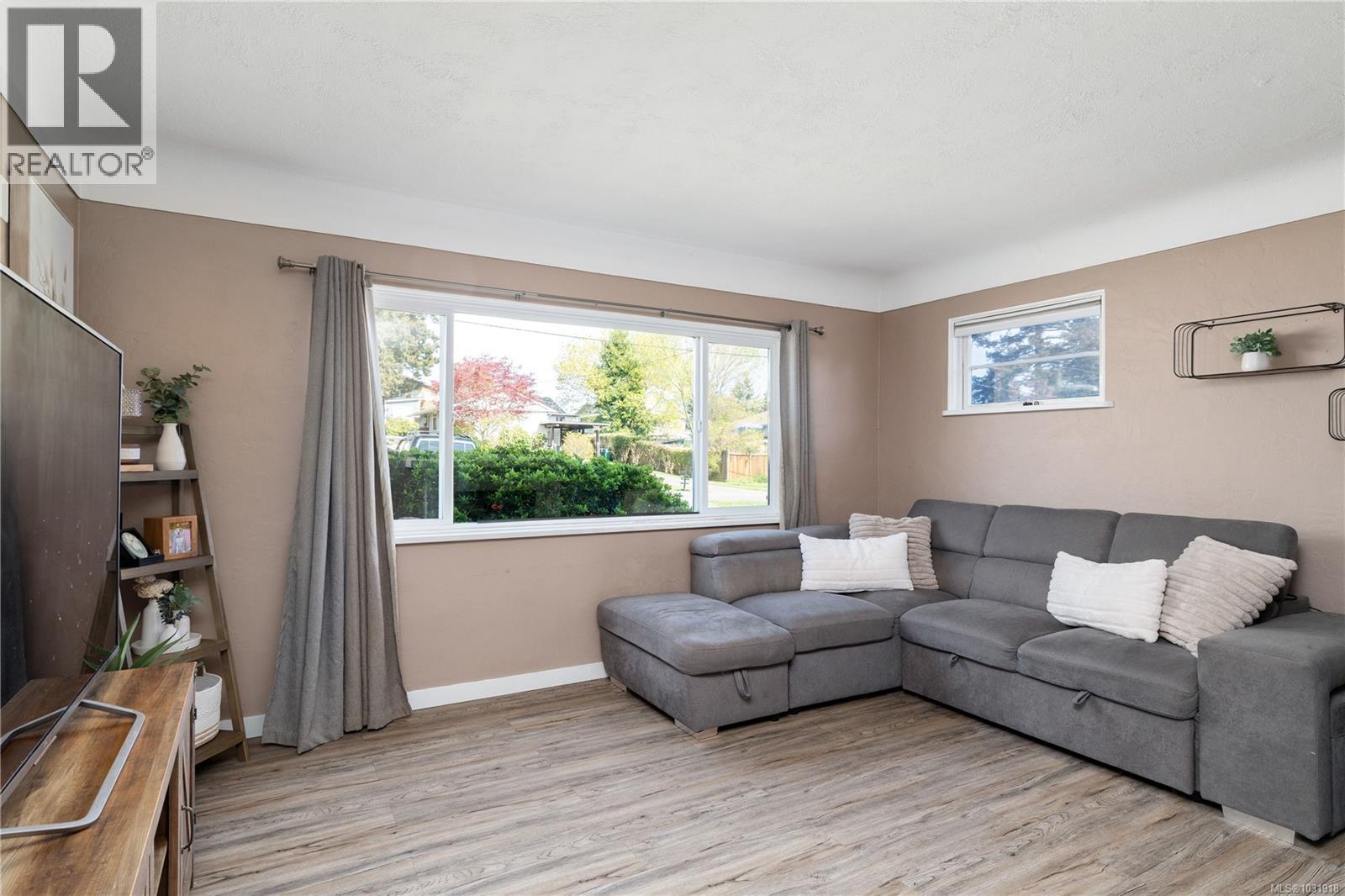  545 Tait Street, Saanich