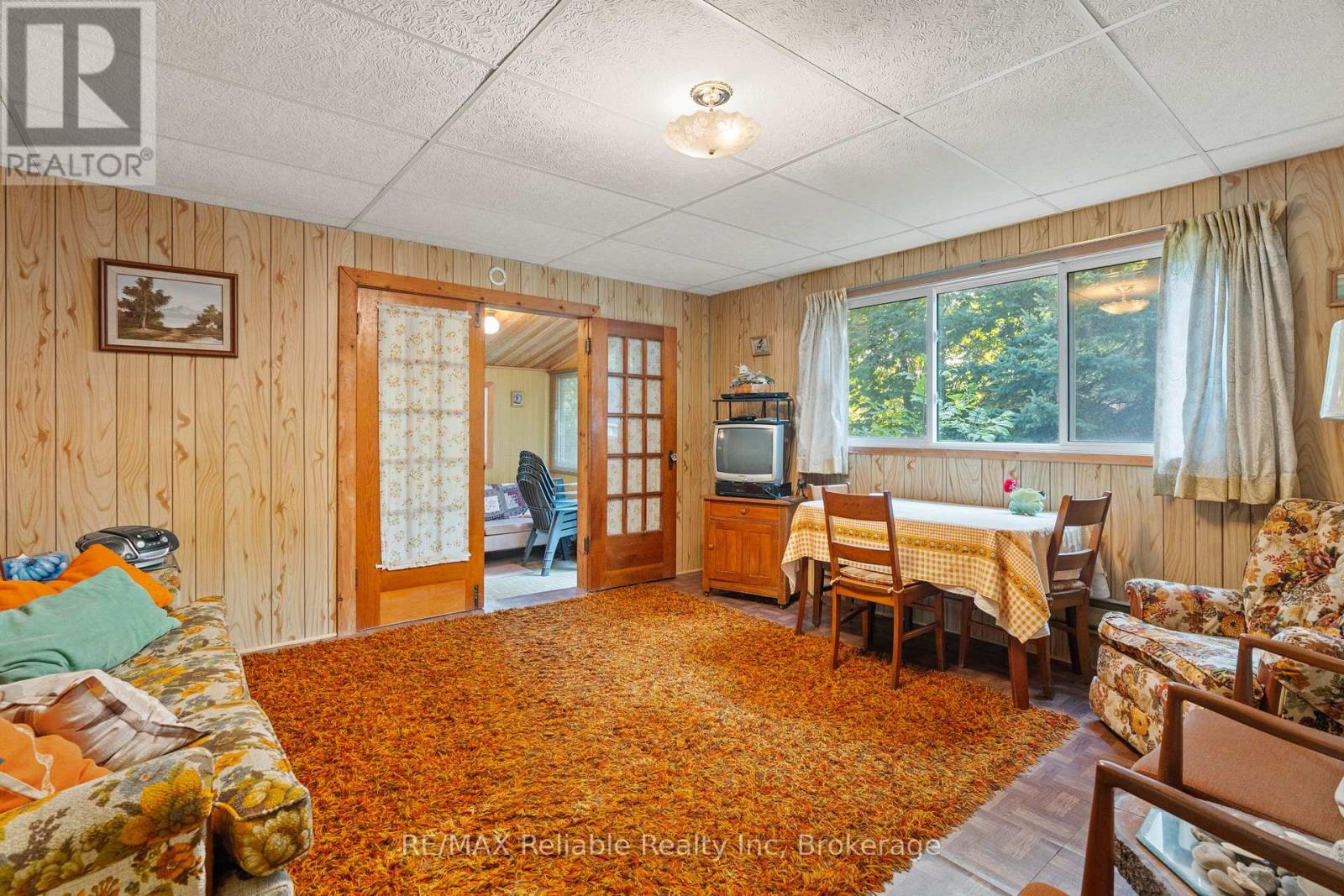 24 HURON STREET N - 12