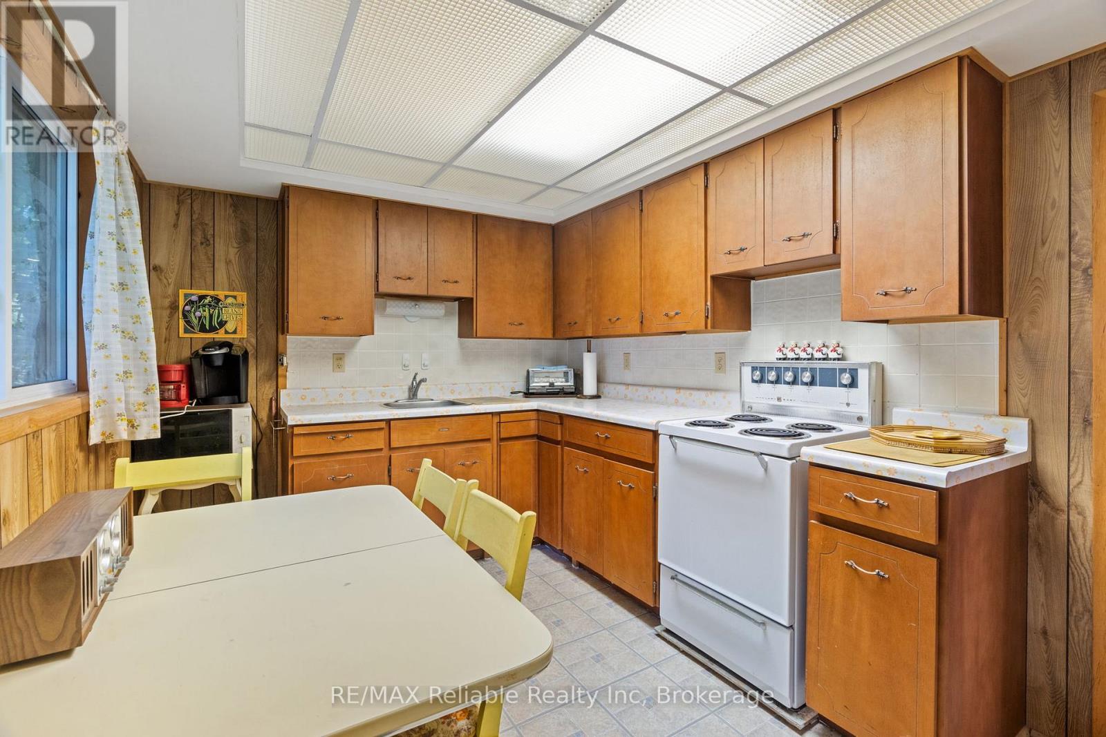 24 HURON STREET N - 14