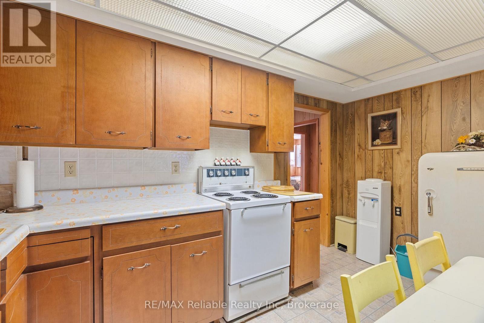 24 HURON STREET N - 16
