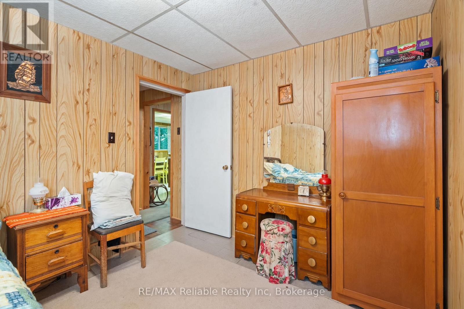 24 HURON STREET N - 20