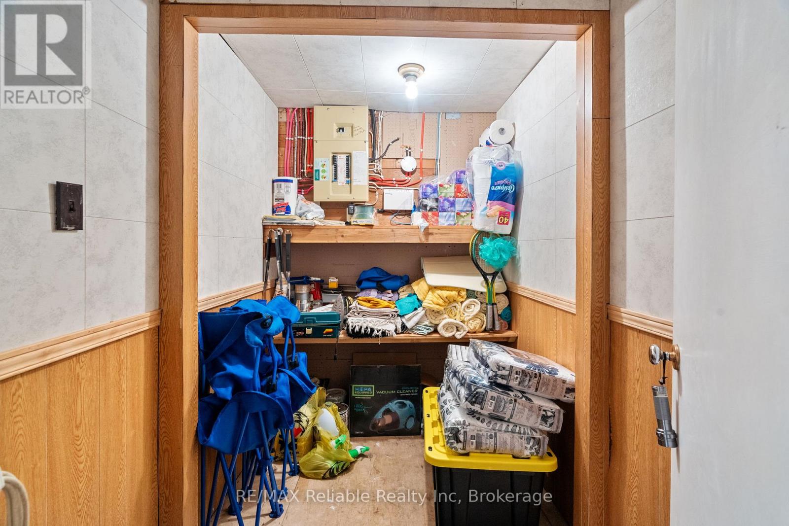 24 HURON STREET N - 21