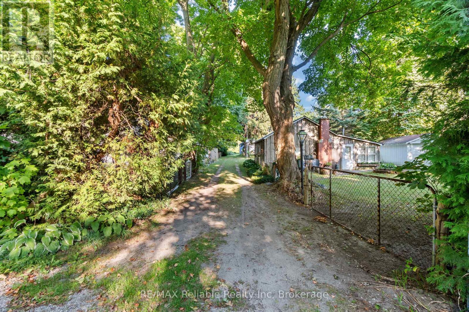 24 HURON STREET N - 24