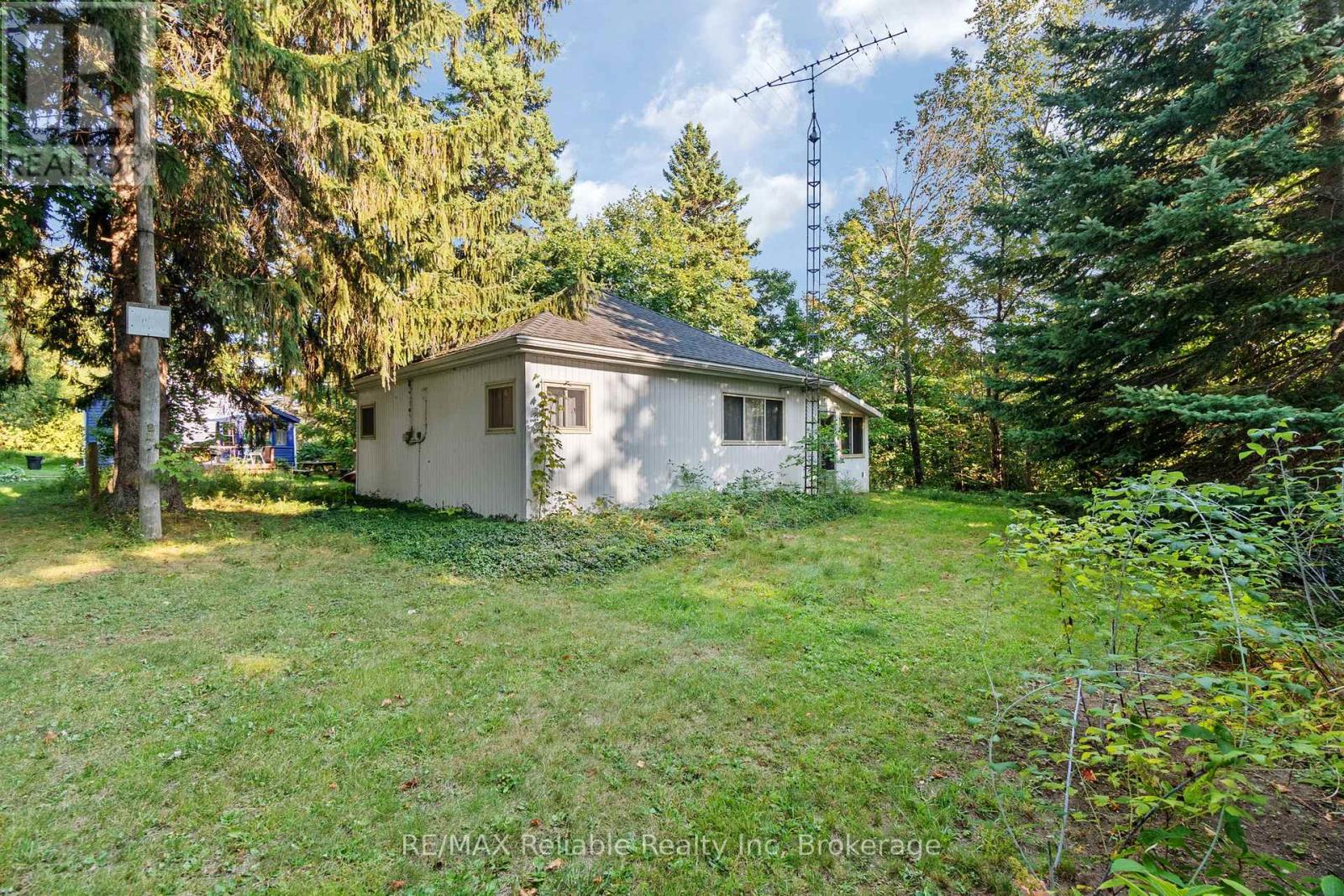 24 HURON STREET N - 26