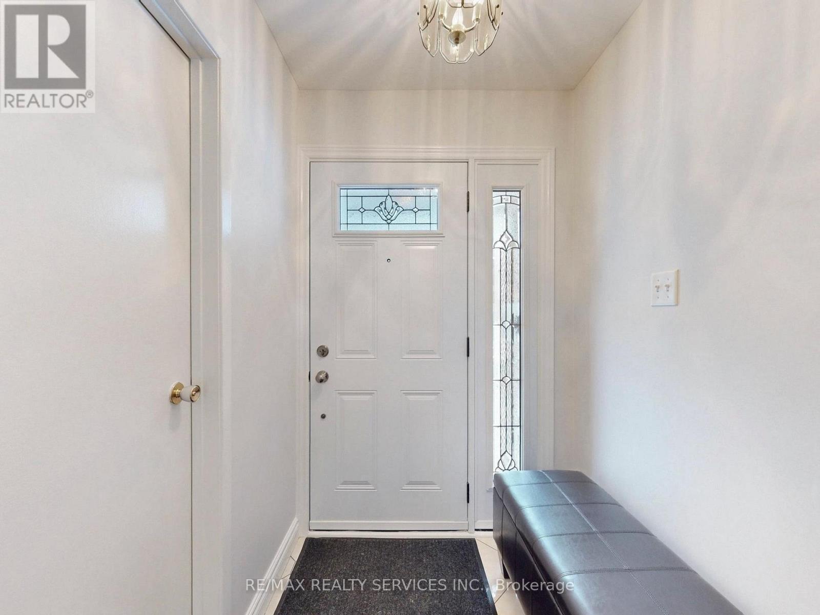 16 GRASSINGTON CRESCENT — photo 6